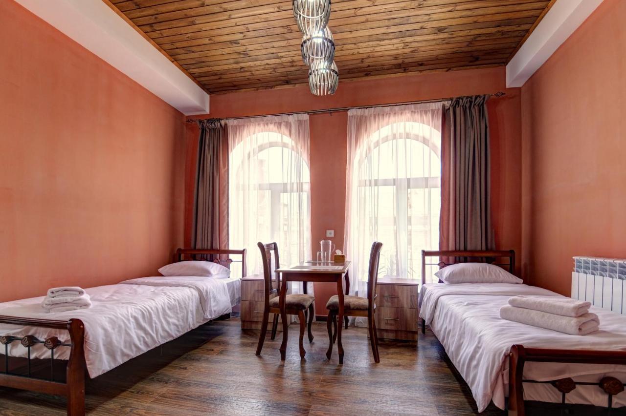 Hotel Sesil Gyumri ภายนอก รูปภาพ